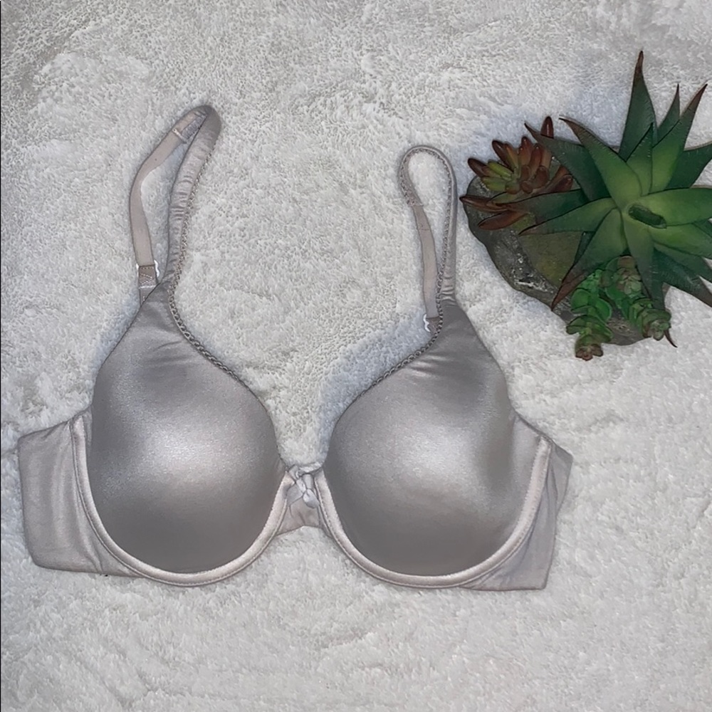 White comfy Victoria’s Secret t-shirt bra.